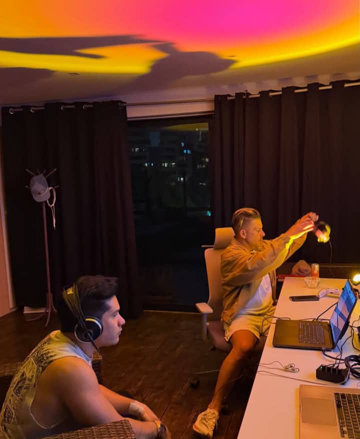 ¡Tremendo Reencuentro! Oscarcito y Chyno Reviven la Magia Musical con un Nuevo Tema Tras 20 Años de Separación.