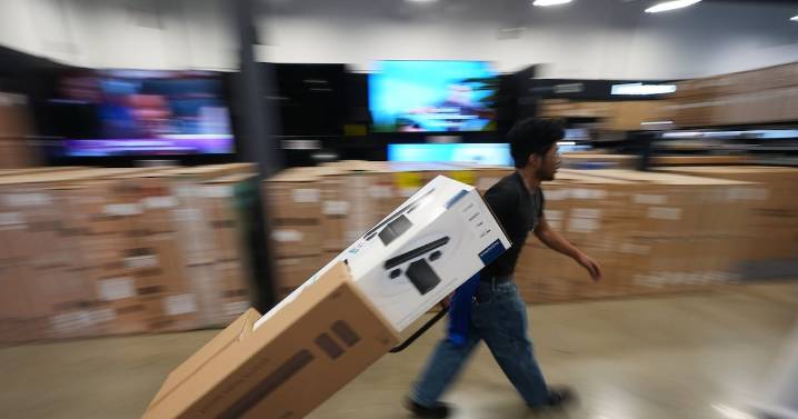 US retail sales rose slightly in September, adding to months of big gains