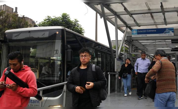 Cierran estaciones del Metropolitano por manifestaciones en el Centro de Lima: Corredor Morado también cambia ruta