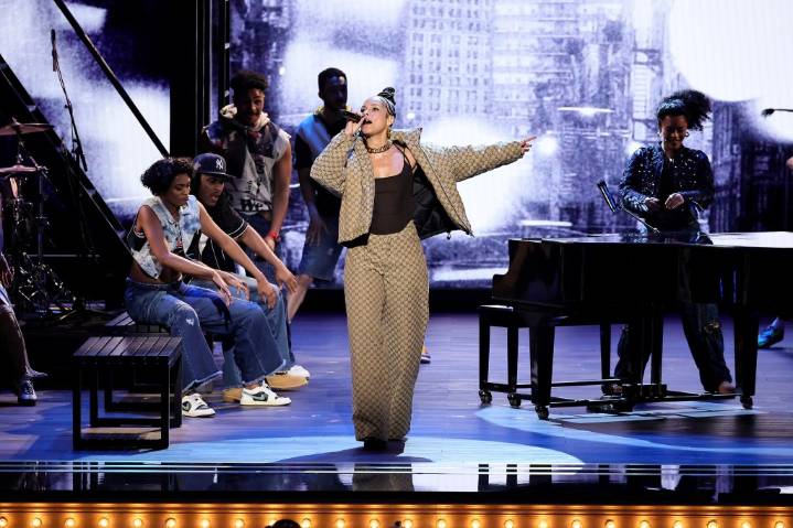 Q&A: Alicia Keys talks about her fiery life, her musical ‘Hell’s Kitchen’ and her family in Chicago