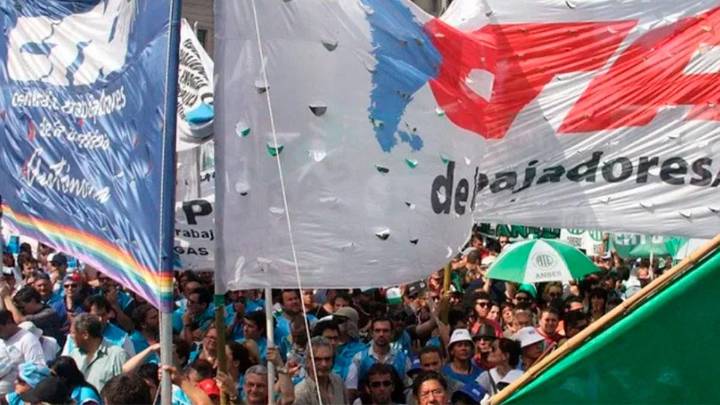 Las dos CTA se movilizan a la Secretaría de Trabajo La movilización de este miércoles de las CTA por el Salario mínimo, vital y móvil, coincidirá con la marcha que los jubilados llevan adelante todos 