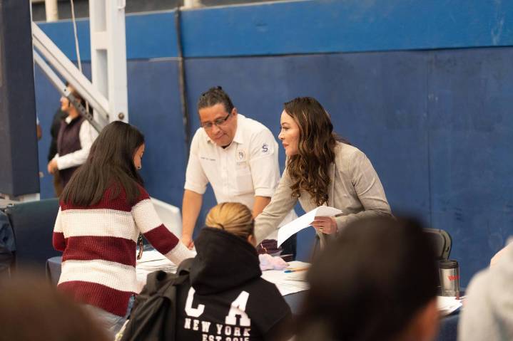 Capital entrega 4 mil becas a estudiantes con promedio de más de 9.4