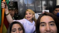 Jeanine Áñez, expresidenta interina de Bolivia, sale de prisión después de casi cinco años tras la anulación de su condena