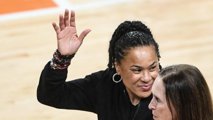 Dawn Staley explains Kaeli Wynn's journey to South Carolina
