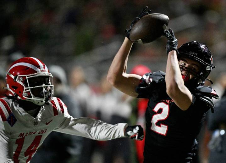 Centennial football outlasts Mater Dei to advance to Division 1 championship game