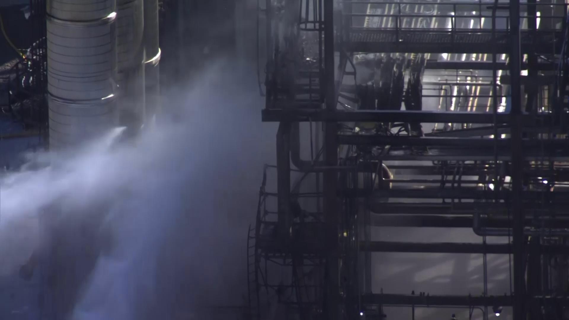 New Mexico firefighters extinguish blaze at oil refinery which sent thick smoke across Artesia