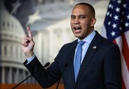 WATCH: Jeffries says Democrats will continue fight for health care tax credits as shutdown deal inches ahead