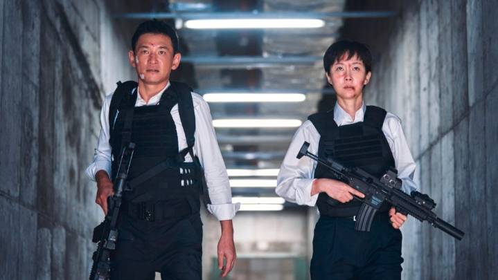 Hwang Jung-min, Yum Jung-ah Return for Netflix's 'Mission: Cross 2'