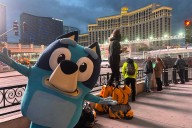 Street performers look to cash in as Las Vegas F1 weekend revs up