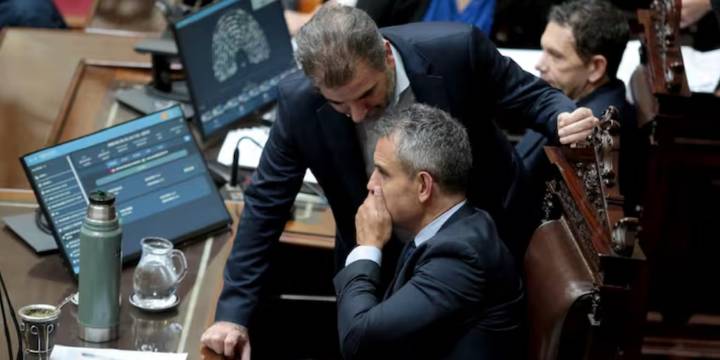 La Libertad Avanza y el PRO se reorganizan por separado en Diputados y crece el malestar por los pases de bloque