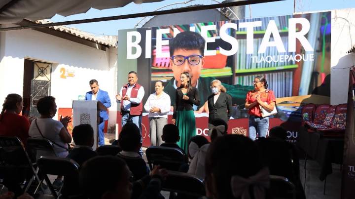 Laura Imelda inicia entrega de paquetes escolares remanentes en Tlaquepaque