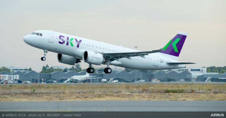 El grupo Abra, dueño de Gol y Avianca, acuerda tomar el control de Sky Airline