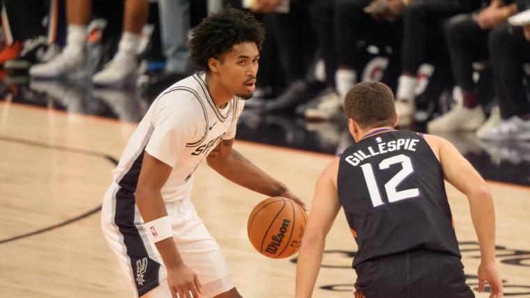Suns upset Spurs in first loss of the season