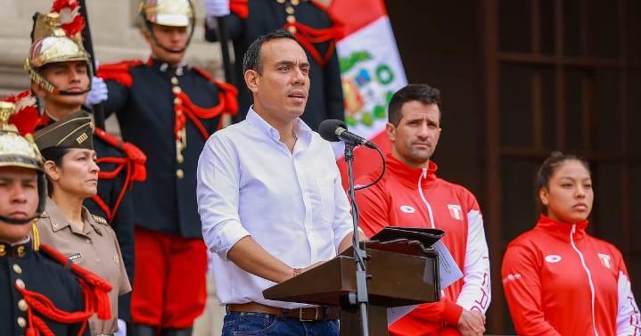 Presidente de Perú dice que entraría a embajada mexicana para detener a Betssy Chávez