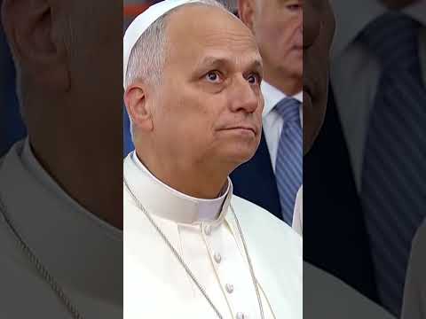 Pope Leo XIV tours the iconic Blue Mosque for a moment of prayer during his trip to Turkey #shorts