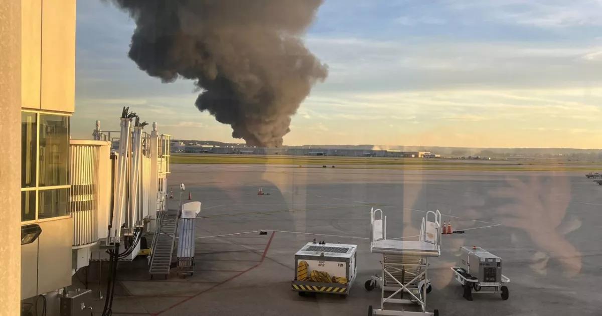 (VIDEO) ¡Tragedia en EU! Avión se estrella cerca del aeropuerto de Louisville, Kentucky