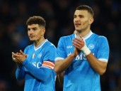 Napoli triunfa ante Roma y comparte la cima de la Serie A