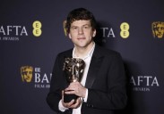 El actor Jesse Eisenberg anuncia que en diciembre donará su riñón de forma altruista
