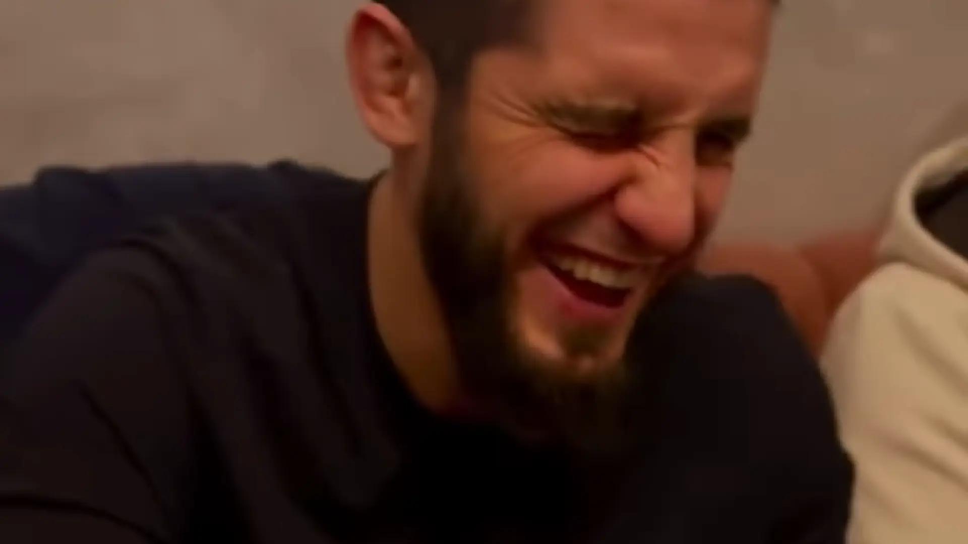 Makhachev desafía a Topuria y se mofa tras proclamarse campeón del peso wélter: "Aquí está tu rosa, mira lo que Islam hará con ella"