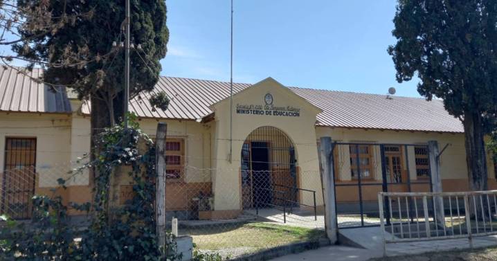 Cerrillos: Urge instalar cableado eléctrico nuevo en la escuela de Las Blancas