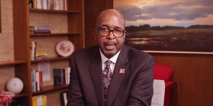 UNL Faculty Senate resoundingly expresses no confidence in Chancellor Rodney Bennett