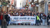 Multitudinaria manifestación en Ferrol por un ferrocarril del siglo XXI: «Toda a xente quere un tren decente»
