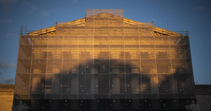 Supreme Court enters the lion's den on Trump tariffs