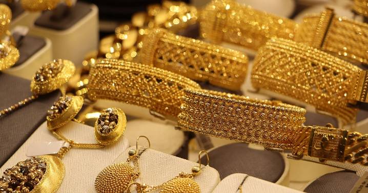 Gold, Silver Futures Drop As Fed Minutes, Strong Dollar Weigh On Safe