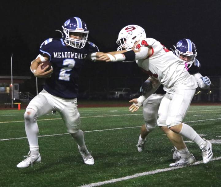 Prep football: Panthers take advantage of Mavs’ miscues in 39