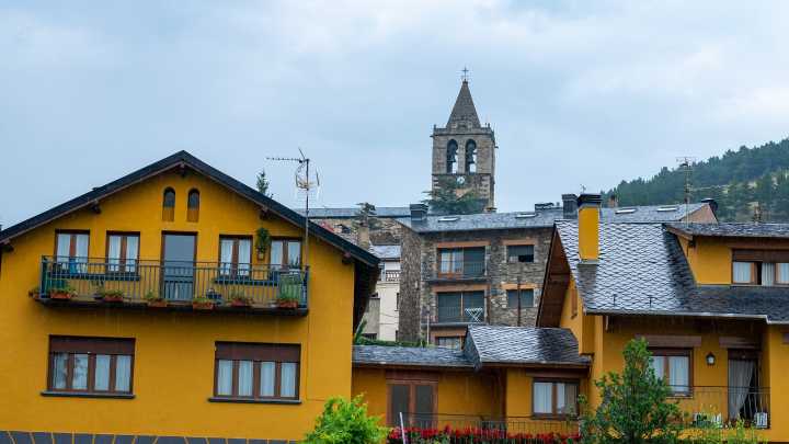 El pueblo catalán que está dentro de Francia pero es "más español que la tortilla de patatas"
