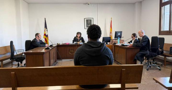 Un año de cárcel para un joven por agredir a tres conductores de calesas en la plaza de la Reina de Palma