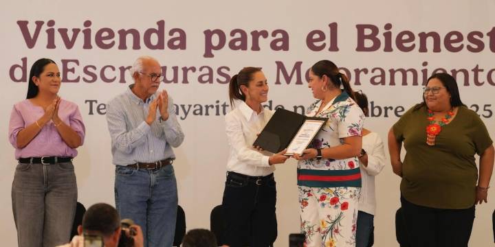 Sheinbaum arremete contra la oposición en entrega de escrituras de Infonavit en Nayarit: “Hay de dos formas de gobernar”