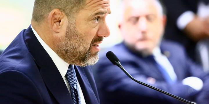 Avanza el jury contra el juez federal acusado de robar 144 monedas de oro: los fiscales pidieron su destitución