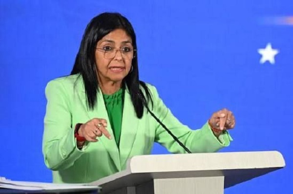 Delcy Rodríguez: "Aquí hay pueblo para defender a Venezuela"