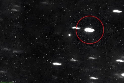 Nuevas imágenes del satélite Atlas revelan sorprendentes detalles de su estructura