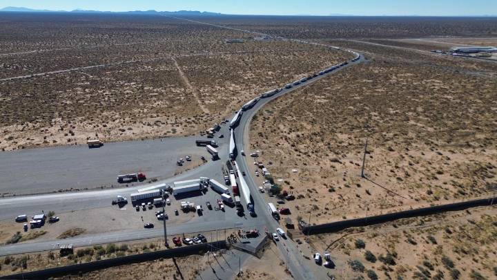 Parálisis total en Jerónimo–Santa Teresa: la aduana mexicana está tomada