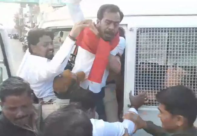 Activists for separate state detained in Kalaburagi as they try t...