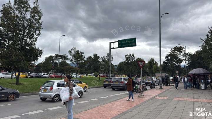 Manifestantes bloquean la Avenida El Dorado afectando el acceso al Aeropuerto