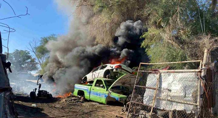 Bomberos controlan incendio en yunke al norponiente de Hermosillo