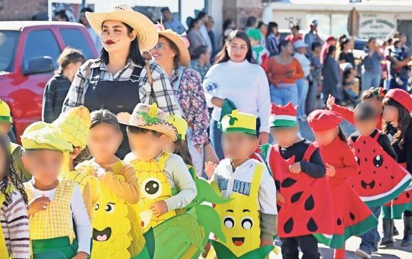 Celebra Ascensión Desfile de la Cosecha