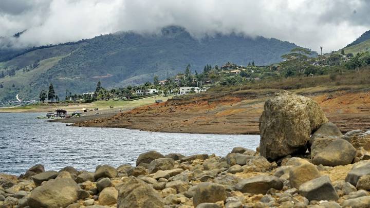Una persona muerta y otra desaparecida dejó el volcamiento de una embarcación en el Lago Calima