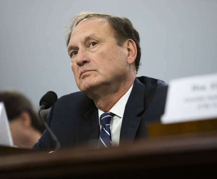 Justice Alito Freezes Order Blocking Texas' New Congressional Map