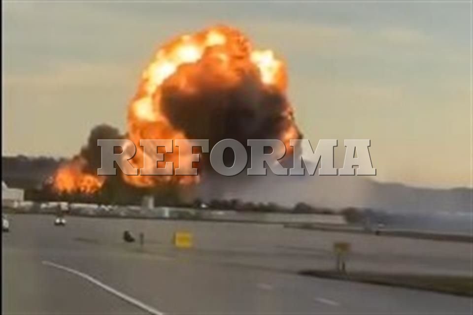 Se estrella avión al despegar  en aeropuerto de Kentucky