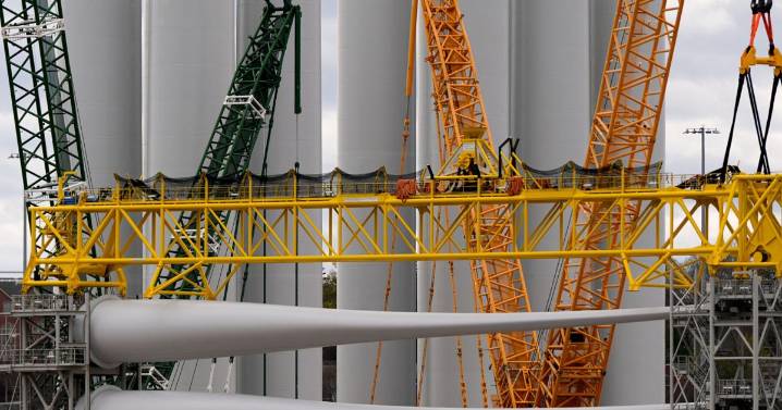 Judge allows Trump administration to reconsider approval for a Massachusetts offshore wind farm