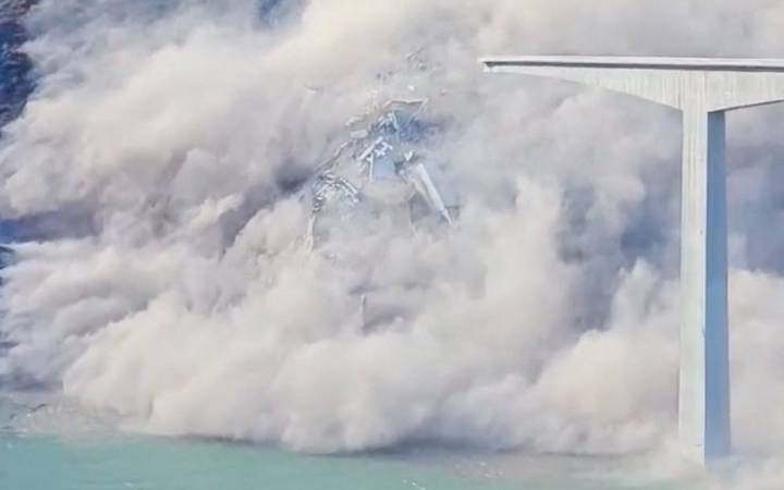 Video | Colapsa parcialmente puente de 758 metros en China