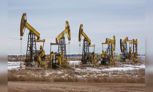 Oil steadies as traders weigh up surplus concerns and sanctions