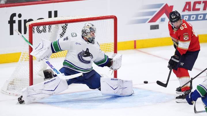 Bennett keys Panthers' three-goal third period in 8