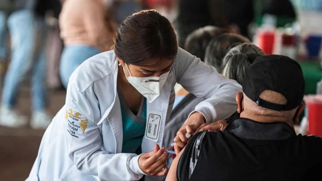 Ante frío, UNAM aplicará 100 mil dosis de vacunas