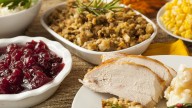 Friendsgiving ideas, food tips, decor to make this Thanksgiving potluck memorable