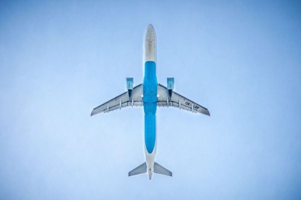 Ataques con láser a aviones: Buscan castigar a quienes apuntan a cabinas y comprometen aterrizajes